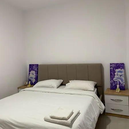 Main Bulevard 5 * Tirana